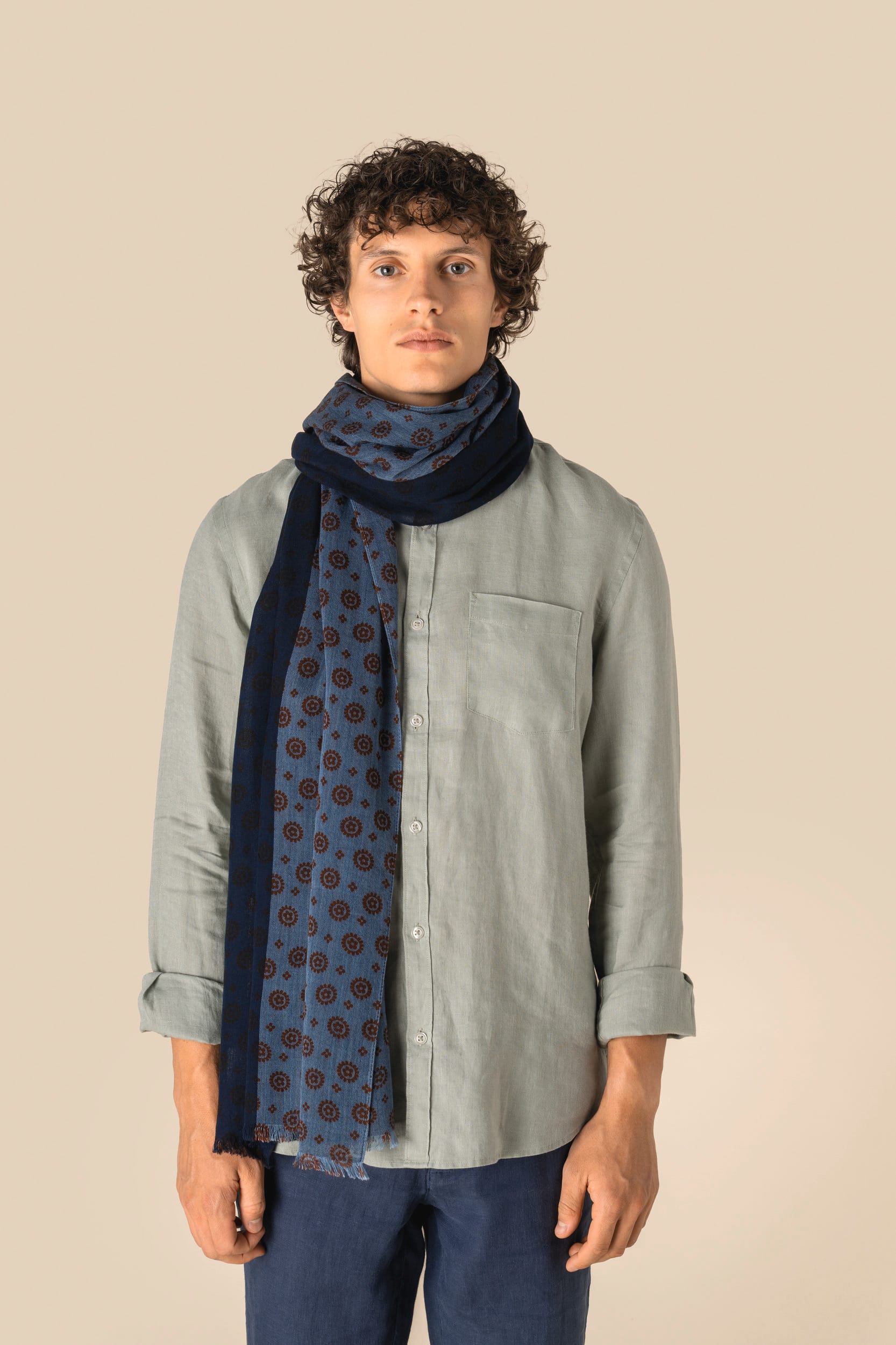 Echarpe com padrão floral unissexo