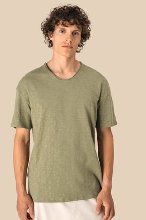 Ecologisch heren-T-shirt met slubhals en afhangende schouders