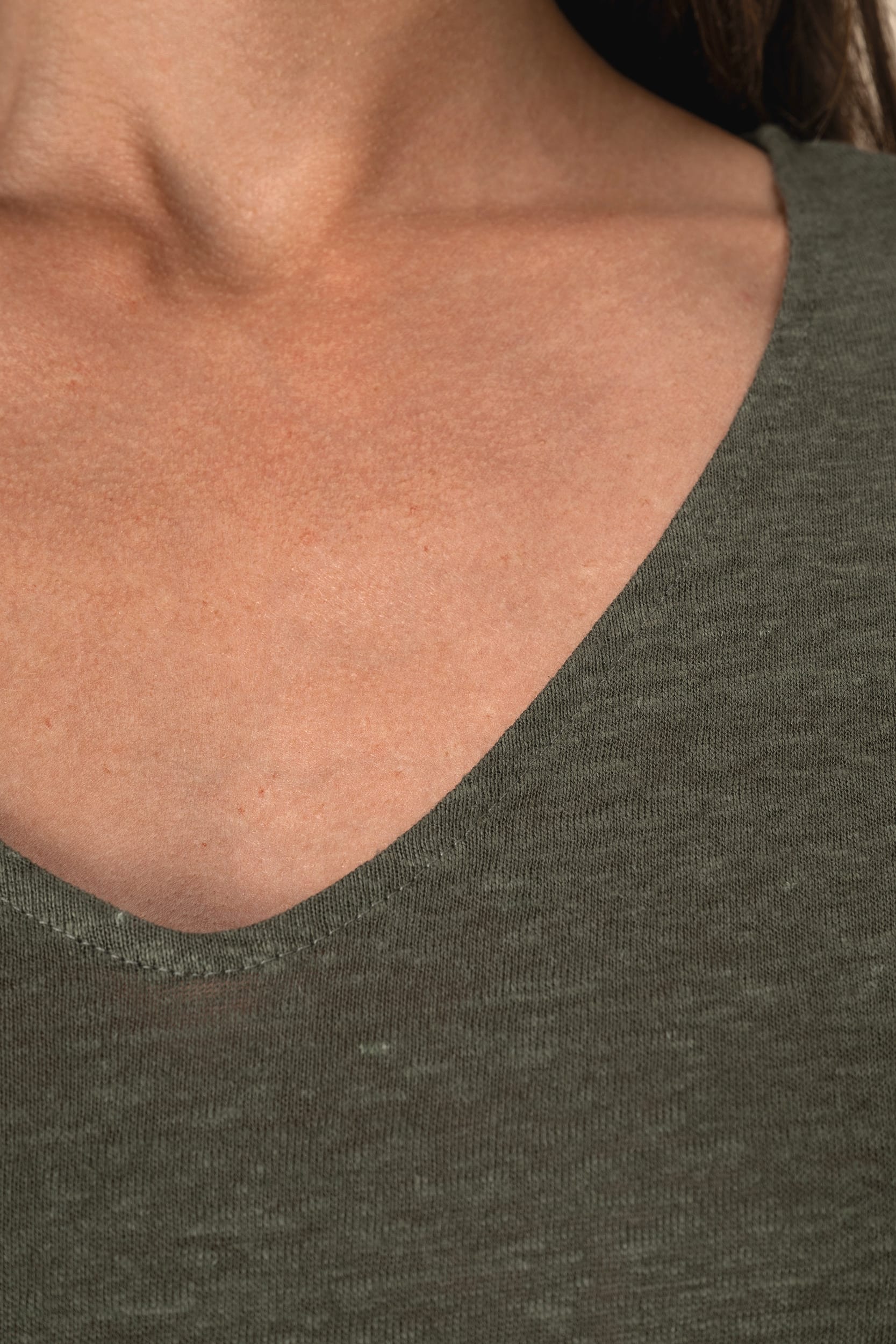 T-shirt col V en lin femme - Image 8