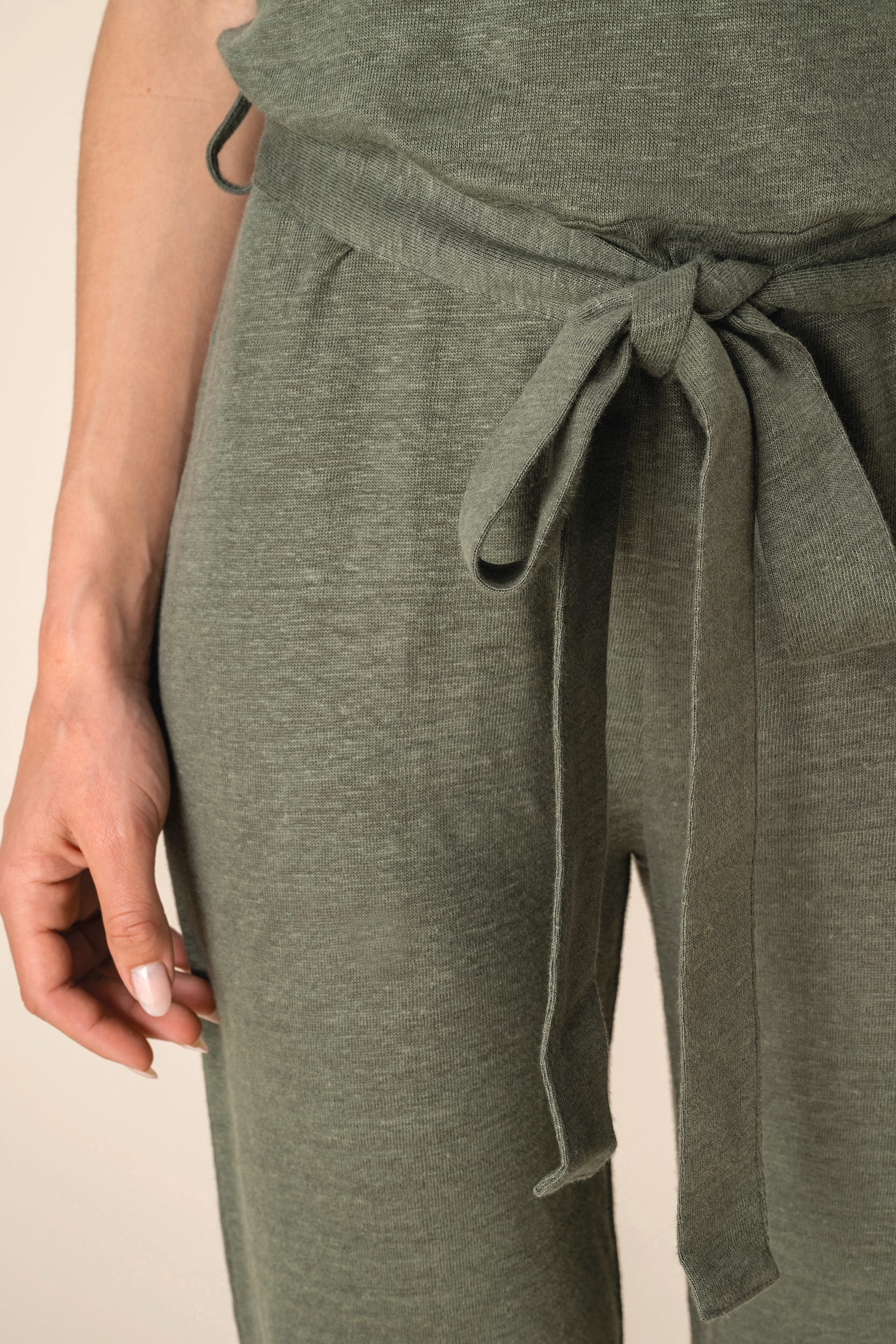 Macacão em malha de manga curta em linho de senhora