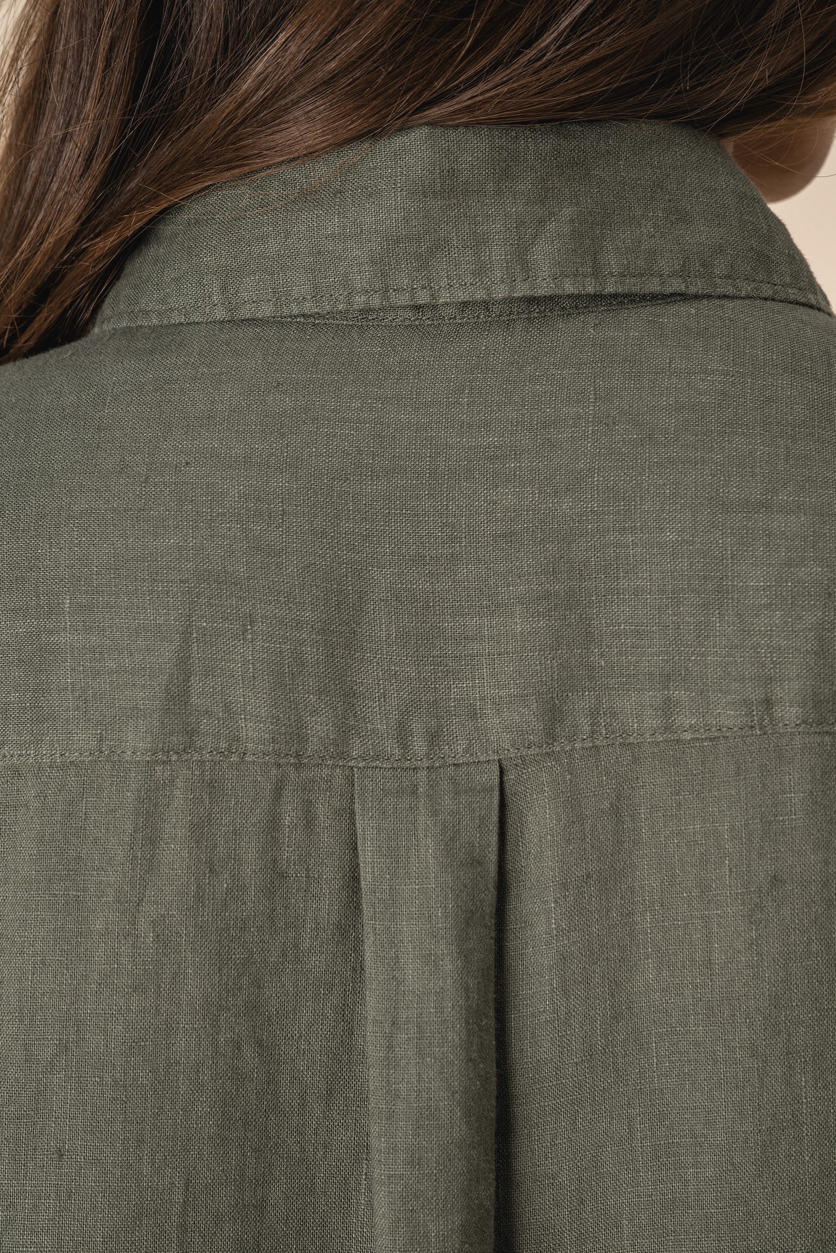 Vestido camiseiro em linho de senhora