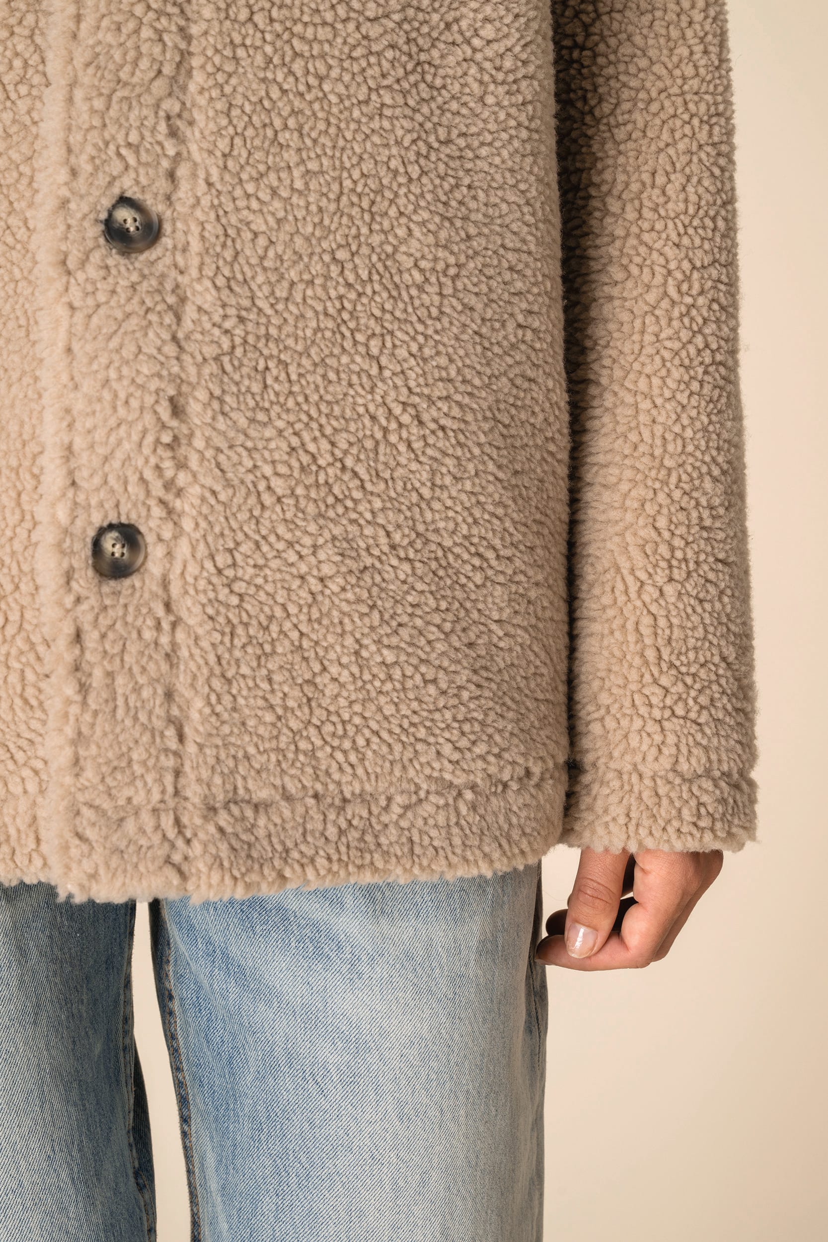 Surchemise à épaules tombantes en sherpa unisexe - Image 9