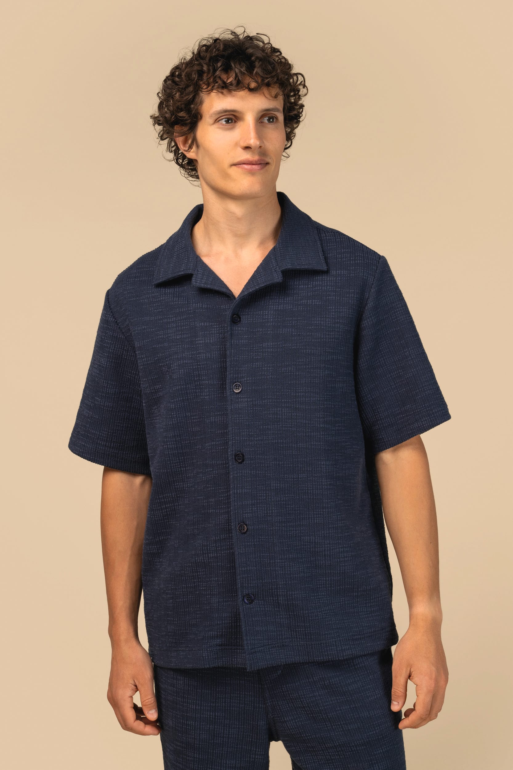 CAMISA TEXTURIZADA DE MANGA CORTA PARA HOMBRE