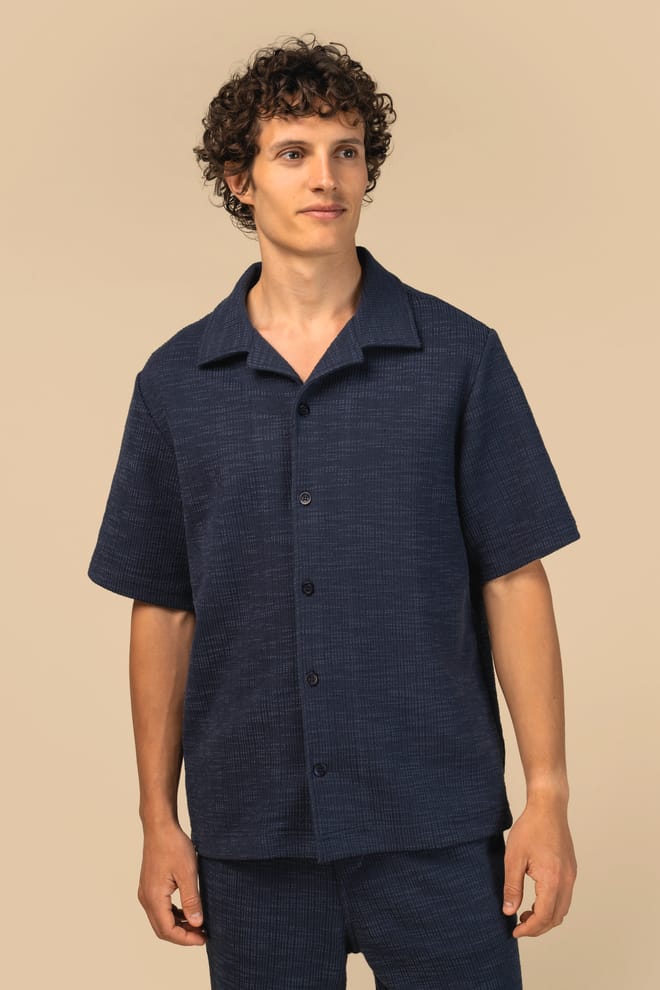 Men's textured short-sleeved shirt