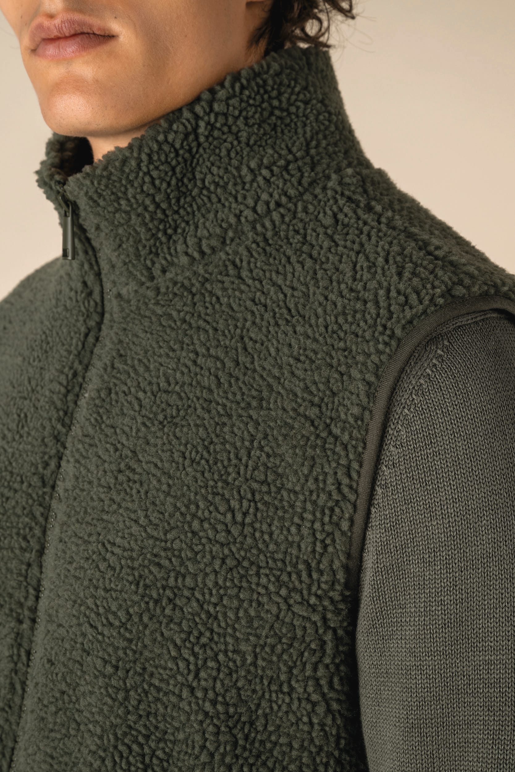 Colete em sherpa de homem