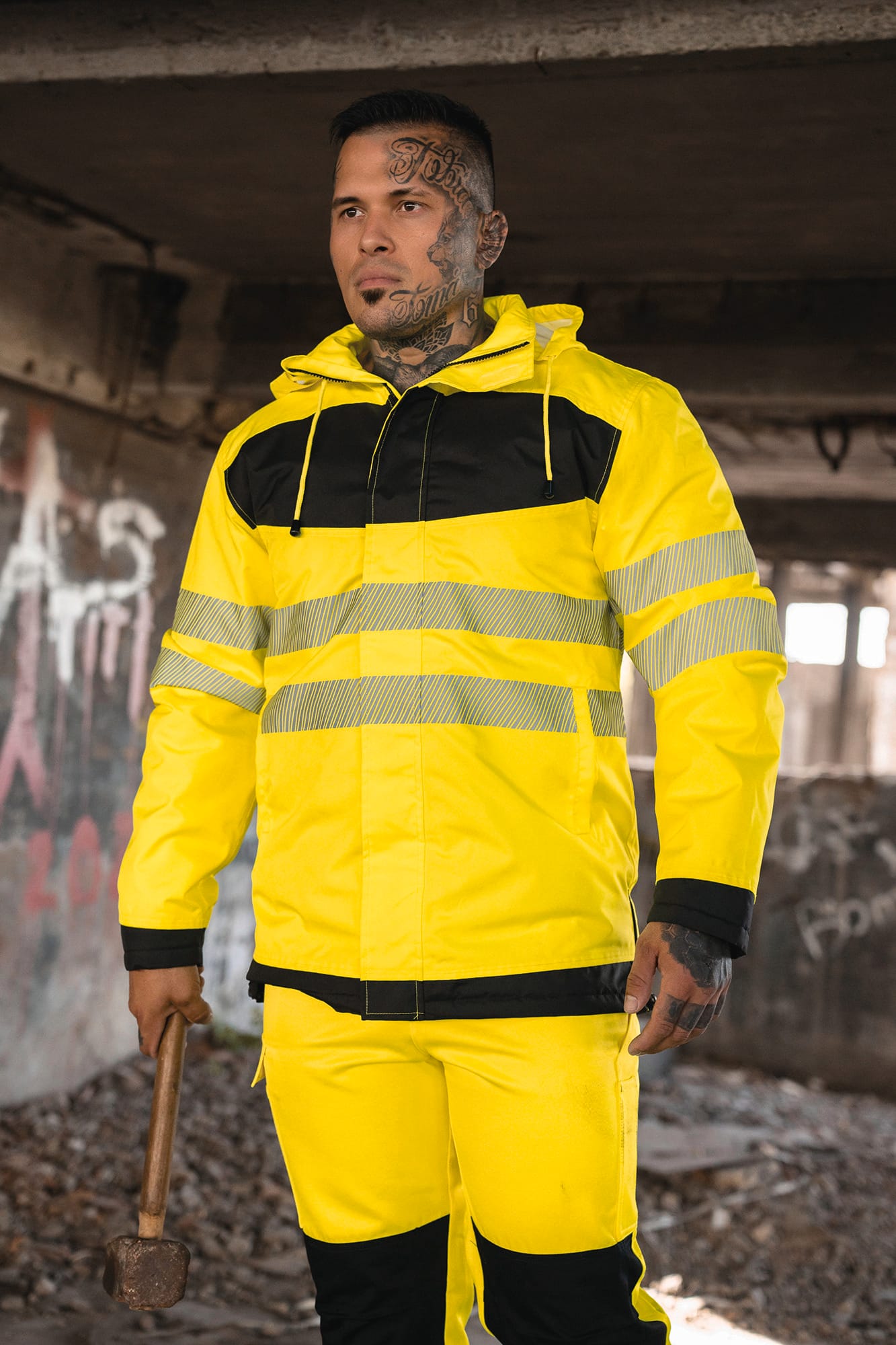 Parka de alta visibilidad con bolsillo. Pecho negro
