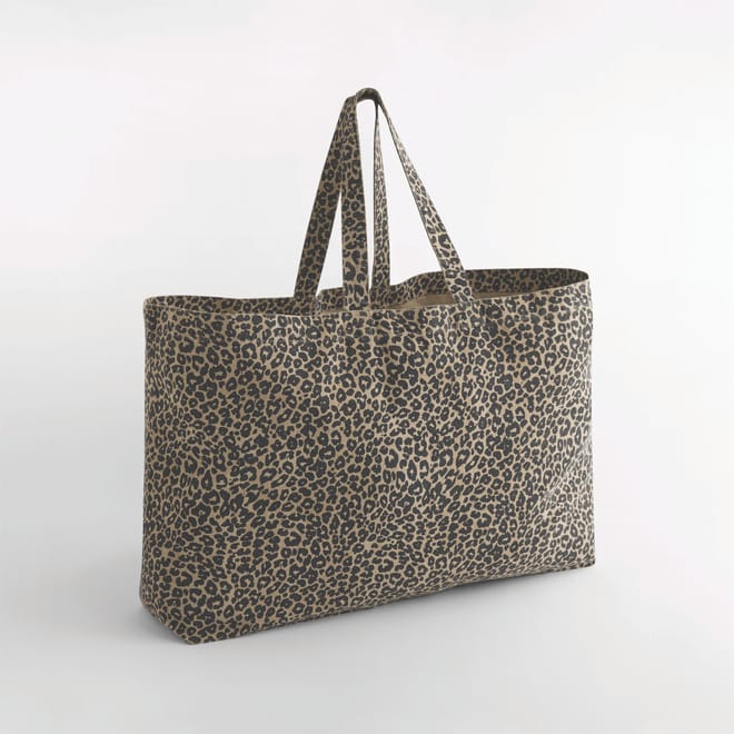Oversized tote bag in leopard print canvas