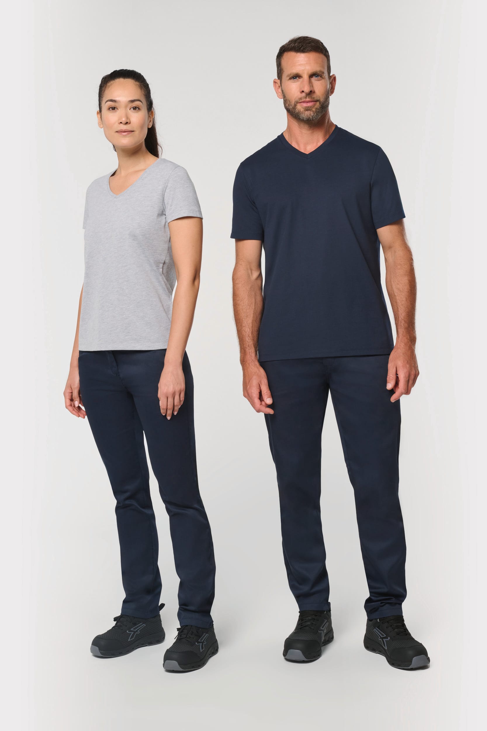 T-shirt écoresponsable col V antibactérien homme - Image 7