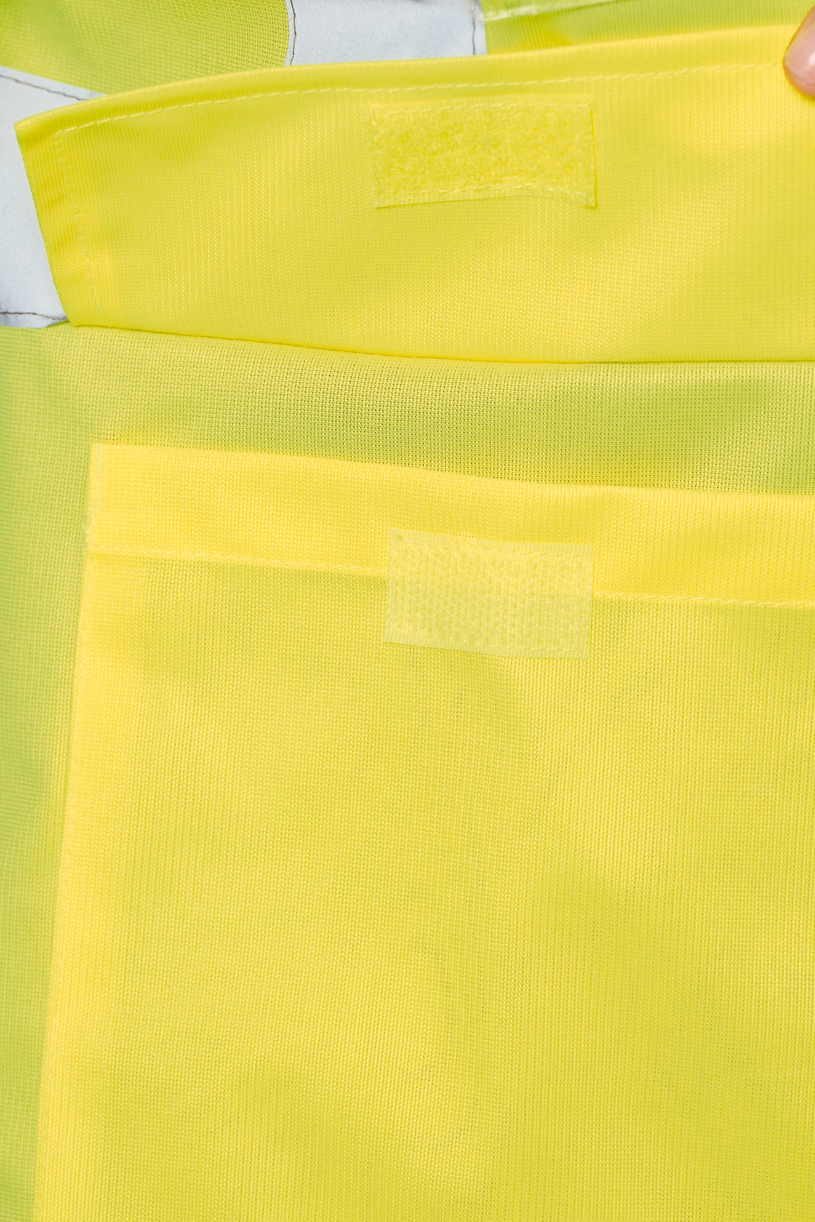 Colete de segurança de alta visibilidade em material reciclado com fecho unissexo