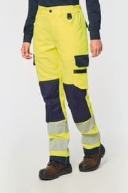 Pantalon de travail haute visibilité jaune fluo porté par une femme