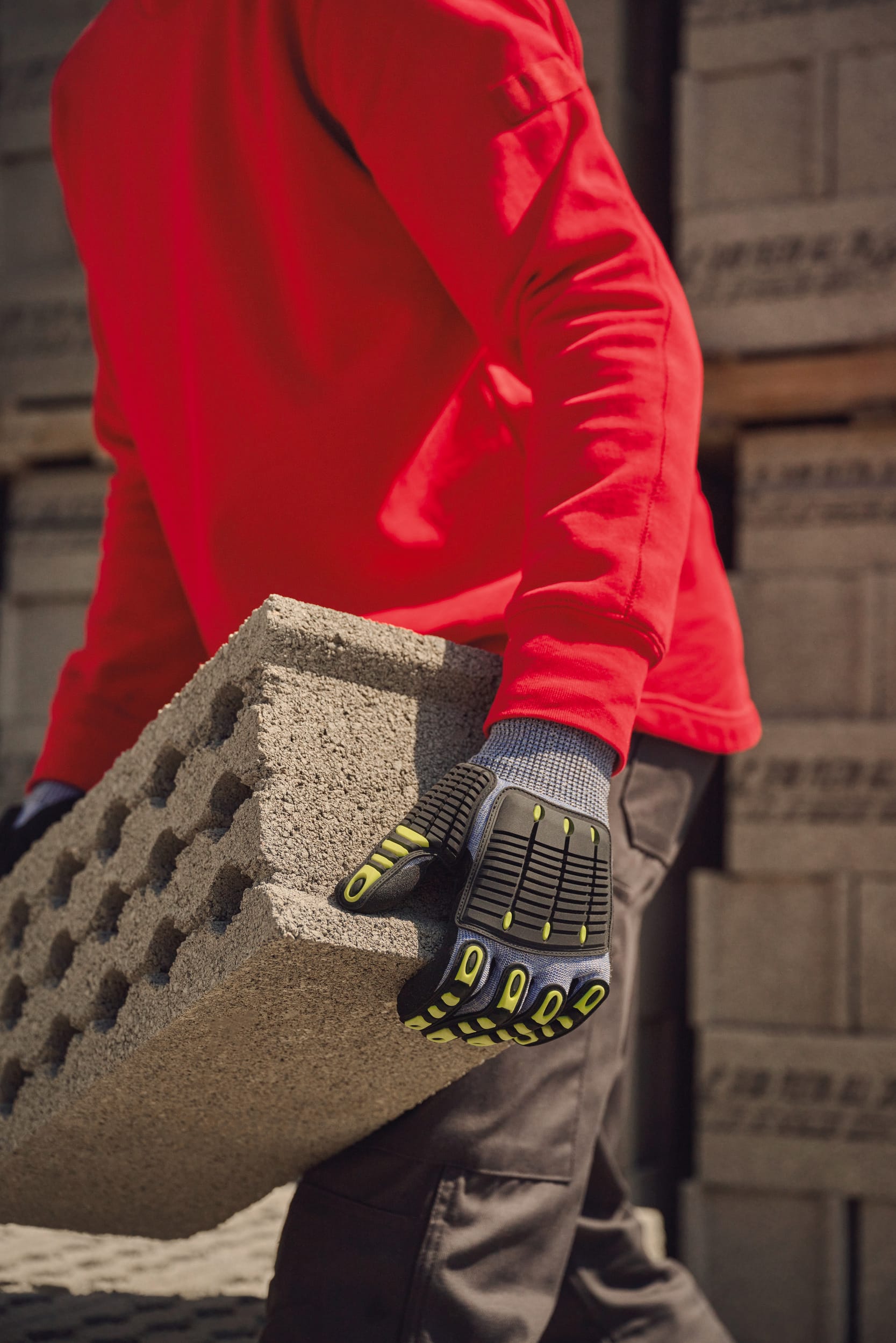 GUANTES DE PROTECCIÓN CONTRA CORTES, GOLPES Y APLASTAMIENTOS